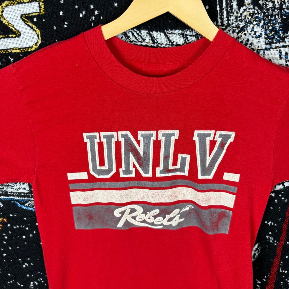 Vintage UNLV Rebels T Shirt Red Single Stitch NCAA College Graphic Tee Mens S